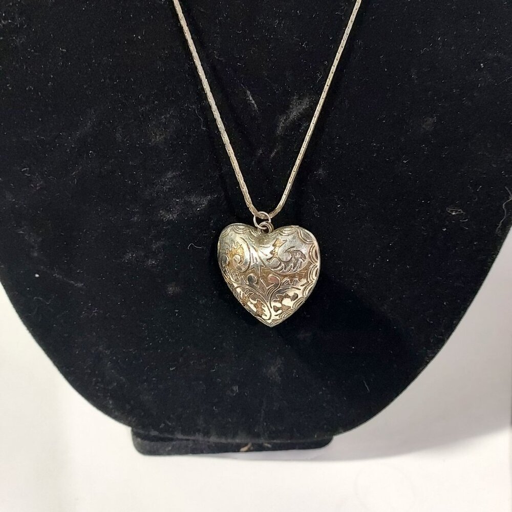Heart Pendant 80's Tooled Puffed Pewter Silver Color Necklace & Earrings - Picture 12 of 12